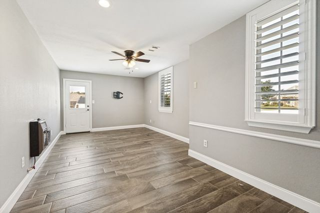 225 PEAR TREE Lane, Collinsville, TX 76233