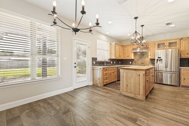 225 PEAR TREE Lane, Collinsville, TX 76233