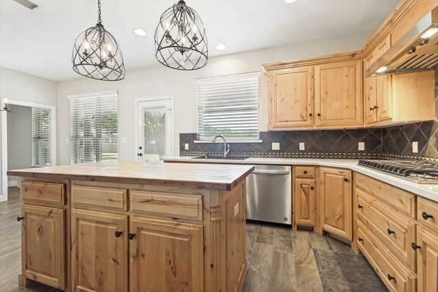 225 PEAR TREE Lane, Collinsville, TX 76233