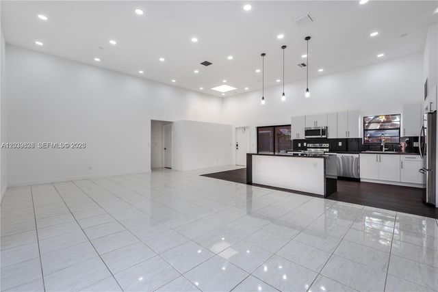 601 Leslie Dr, Hallandale Beach, FL 33009