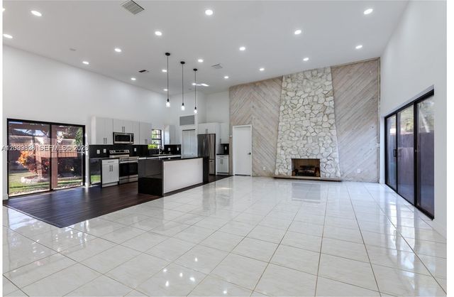 601 Leslie Dr, Hallandale Beach, FL 33009