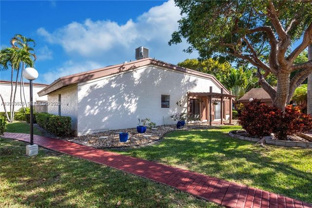 601 Leslie Dr, Hallandale Beach, FL 33009