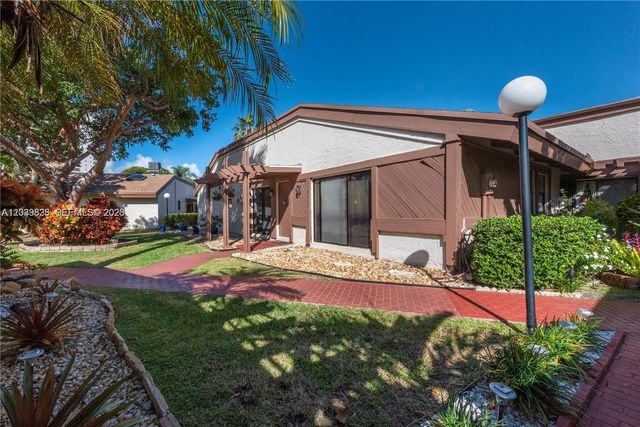 601 Leslie Dr, Hallandale Beach, FL 33009