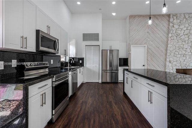 601 Leslie Dr, Hallandale Beach, FL 33009