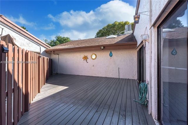 601 Leslie Dr, Hallandale Beach, FL 33009