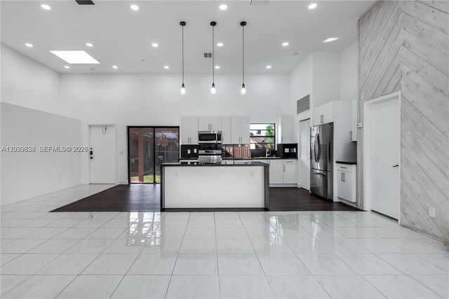 601 Leslie Dr, Hallandale Beach, FL 33009