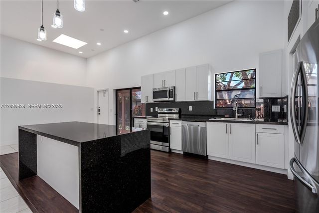 601 Leslie Dr, Hallandale Beach, FL 33009