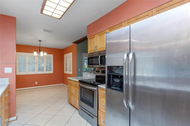 9360 S Chelsea Dr S, Plantation, FL 33324