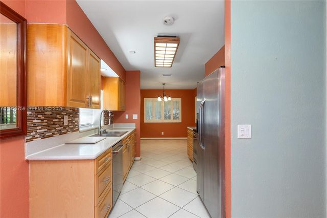 9360 S Chelsea Dr S, Plantation, FL 33324