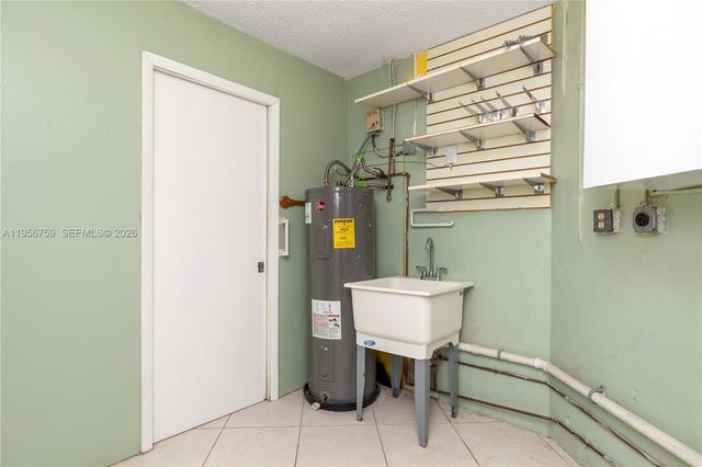 9360 S Chelsea Dr S, Plantation, FL 33324