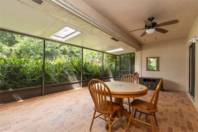 9360 S Chelsea Dr S, Plantation, FL 33324