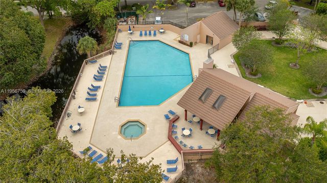 9360 S Chelsea Dr S, Plantation, FL 33324