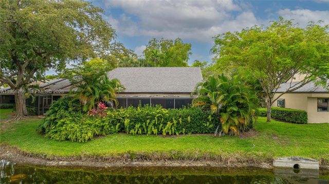 9360 S Chelsea Dr S, Plantation, FL 33324