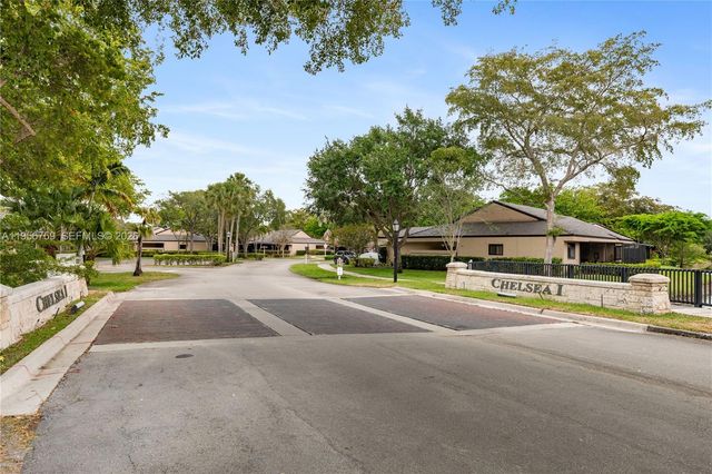 9360 S Chelsea Dr S, Plantation, FL 33324