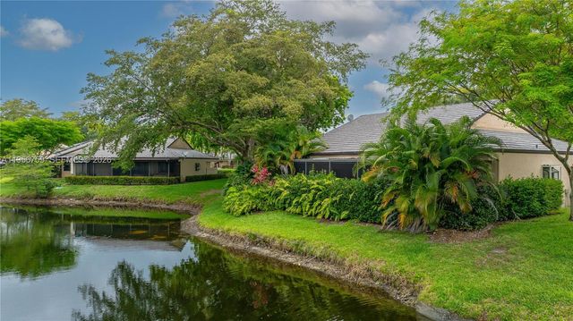 9360 S Chelsea Dr S, Plantation, FL 33324