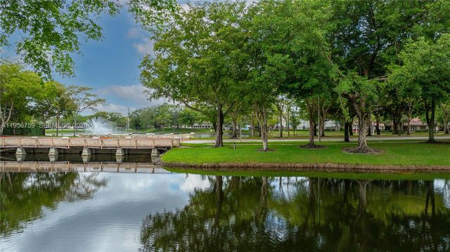 9360 S Chelsea Dr S, Plantation, FL 33324