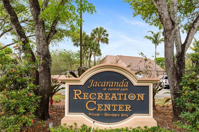 9360 S Chelsea Dr S, Plantation, FL 33324