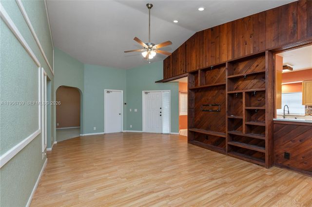 9360 S Chelsea Dr S, Plantation, FL 33324