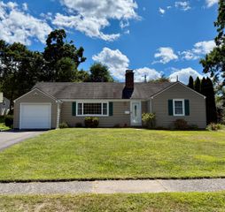91 Centerwood Road, Newington, CT 06111
