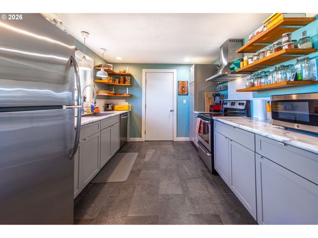 2274 CENTENNIAL Blvd, Springfield, OR 97477