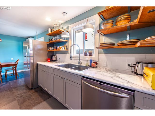 2274 CENTENNIAL Blvd, Springfield, OR 97477