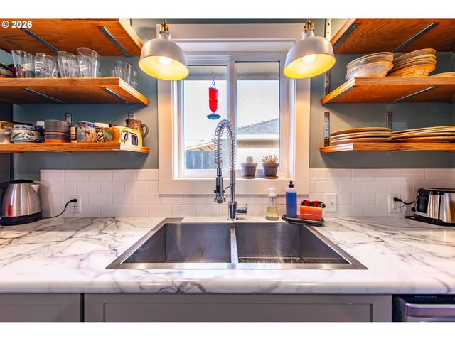 2274 CENTENNIAL Blvd, Springfield, OR 97477