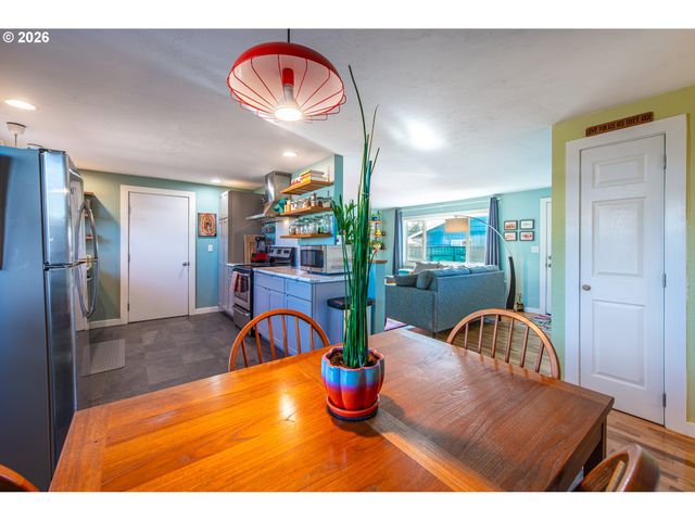 2274 CENTENNIAL Blvd, Springfield, OR 97477