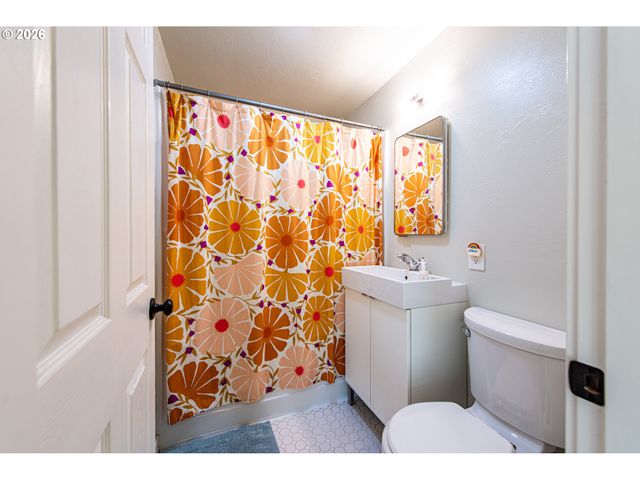 2274 CENTENNIAL Blvd, Springfield, OR 97477