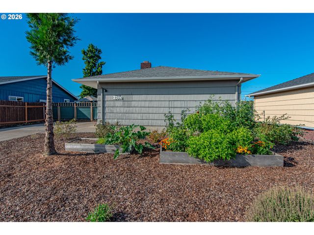 2274 CENTENNIAL Blvd, Springfield, OR 97477