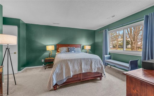 545 Prince Of Wales DR, Virginia Beach, VA 23452