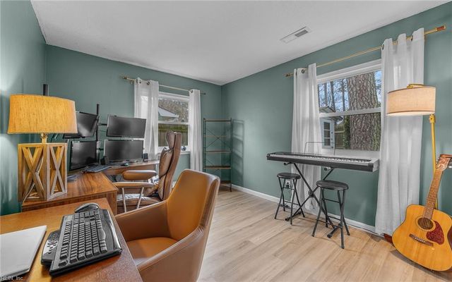 545 Prince Of Wales DR, Virginia Beach, VA 23452