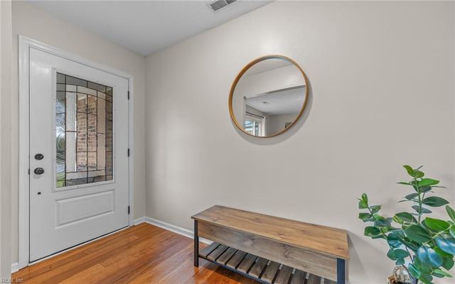 545 Prince Of Wales DR, Virginia Beach, VA 23452