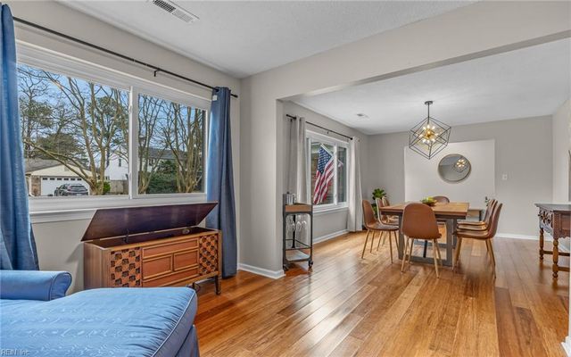 545 Prince Of Wales DR, Virginia Beach, VA 23452