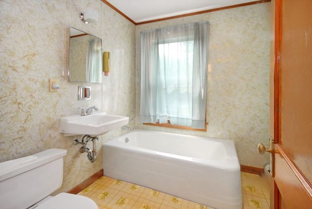 10 Brook St, Ayer, MA 01432