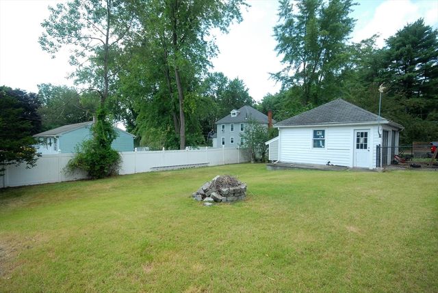 10 Brook St, Ayer, MA 01432
