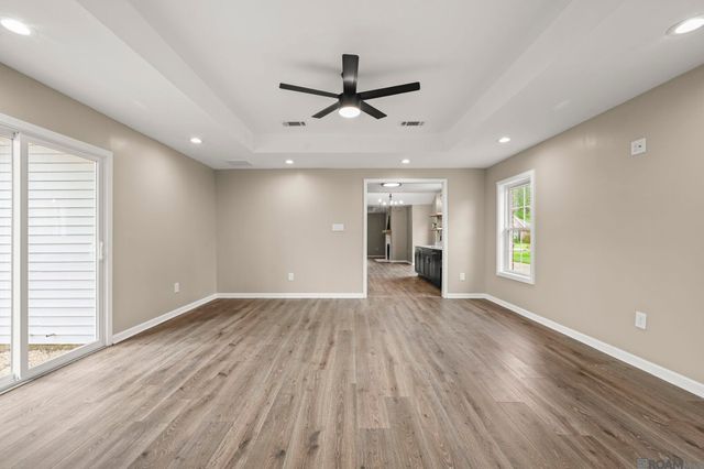 7367 Cherrydale Dr, Denham Springs, LA 70706