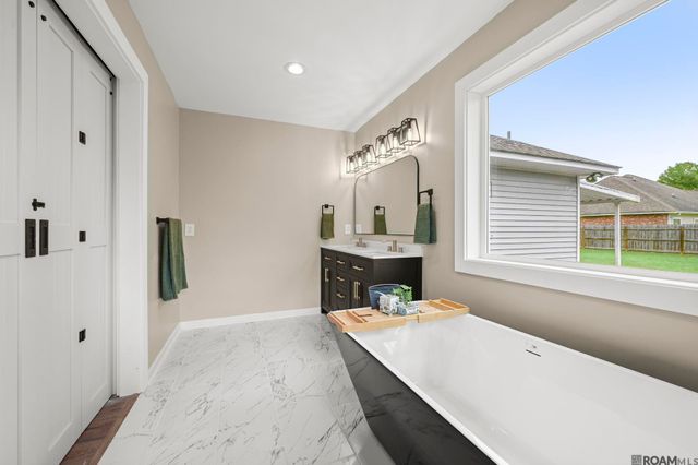 7367 Cherrydale Dr, Denham Springs, LA 70706