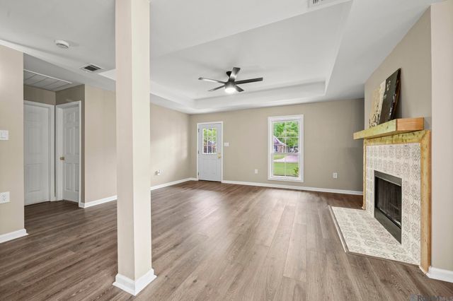 7367 Cherrydale Dr, Denham Springs, LA 70706