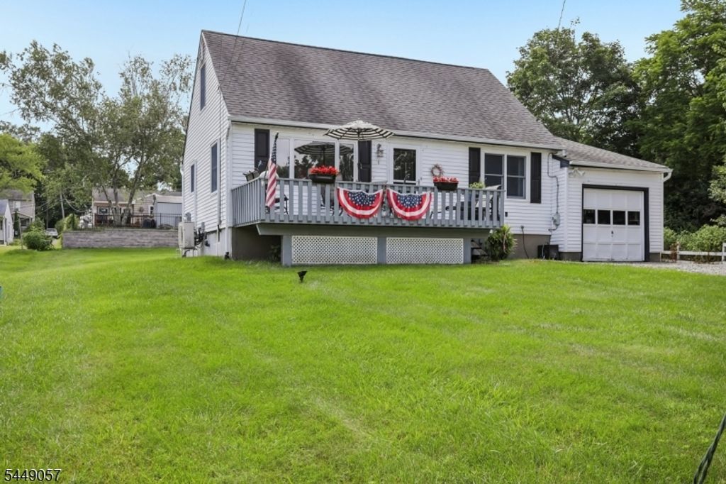 8 Windsor Rd, West Milford Twp., NJ 07480 — photo 2