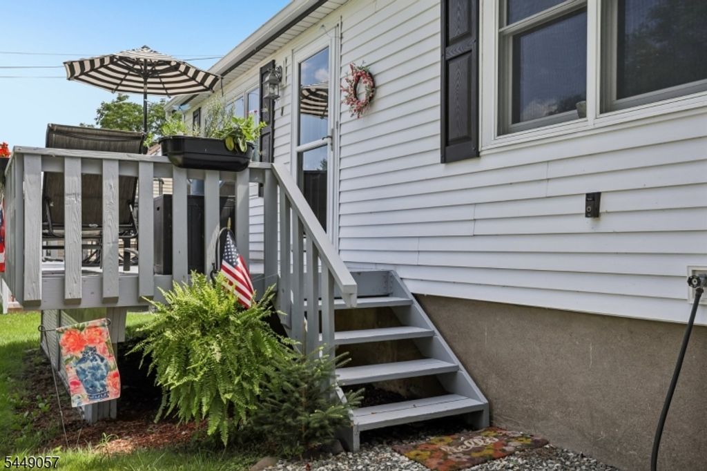 8 Windsor Rd, West Milford Twp., NJ 07480 — photo 5