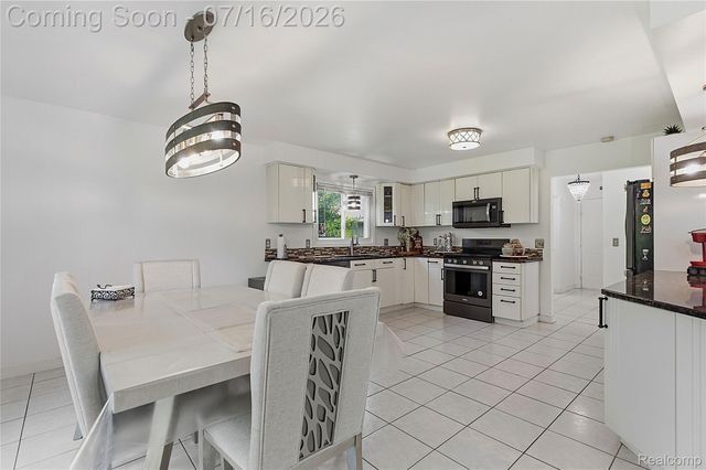 52279 Matterhorn Drive, Macomb Township, MI 48042