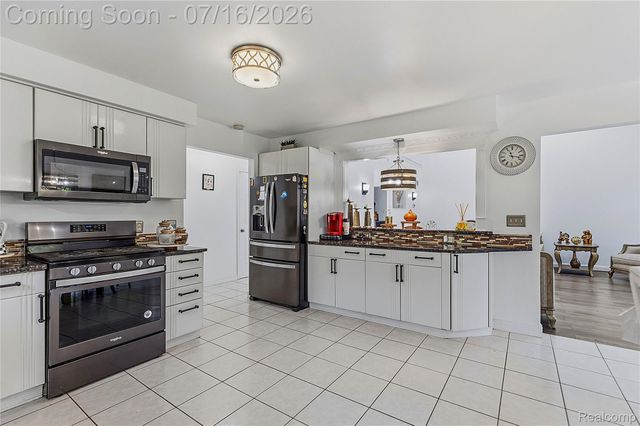 52279 Matterhorn Drive, Macomb Township, MI 48042