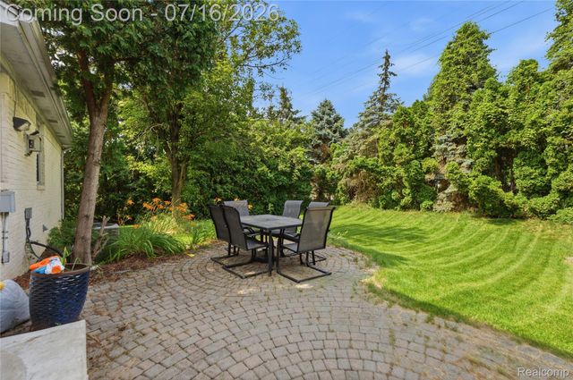 52279 Matterhorn Drive, Macomb Township, MI 48042