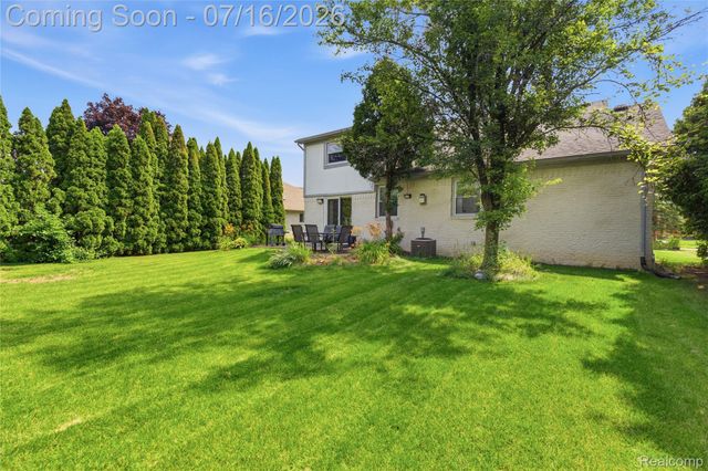 52279 Matterhorn Drive, Macomb Township, MI 48042