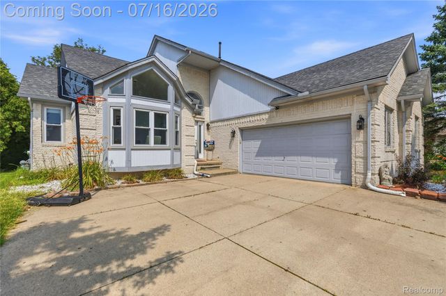 52279 Matterhorn Drive, Macomb Township, MI 48042