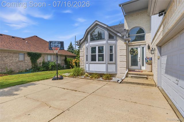 52279 Matterhorn Drive, Macomb Township, MI 48042