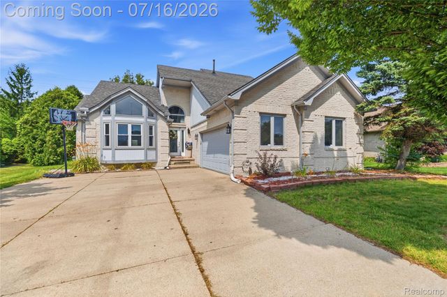 52279 Matterhorn Drive, Macomb Township, MI 48042