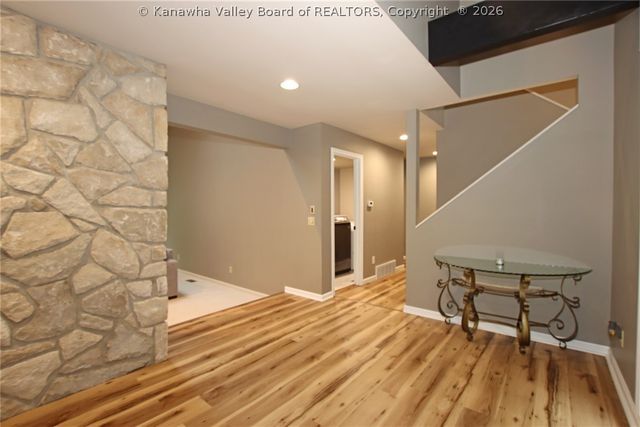 8 Quail Cove Road, Charleston, WV 25314