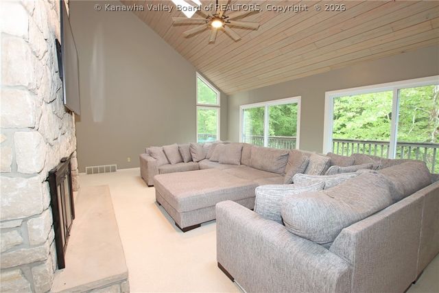 8 Quail Cove Road, Charleston, WV 25314