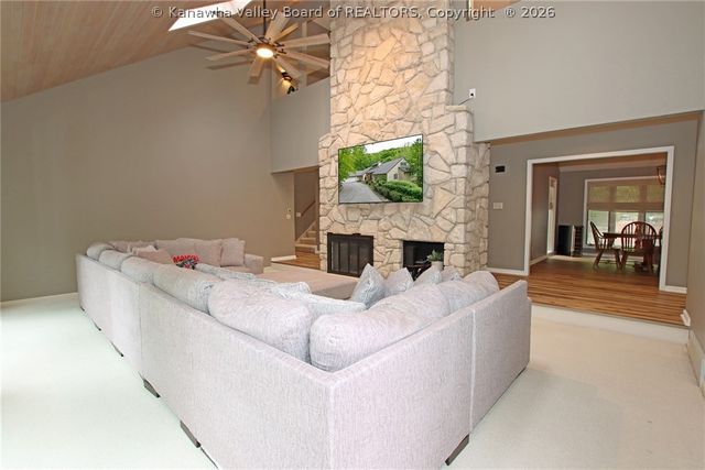 8 Quail Cove Road, Charleston, WV 25314